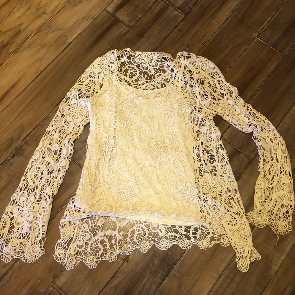 Alrer’d state white lace shirt